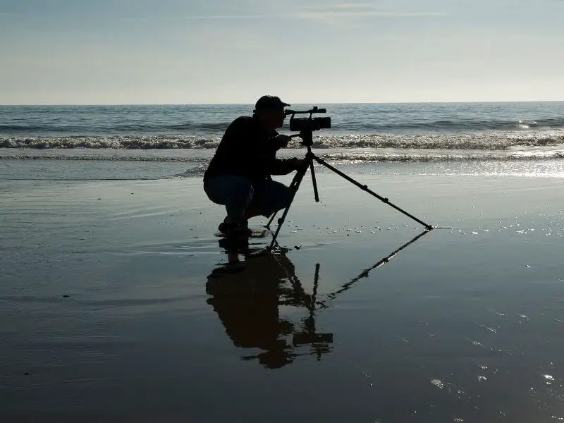 Beach wedding videographer setting-up