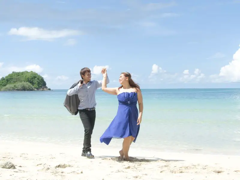 Couple at the sea shore posing for pre-nuptial photoshoot
